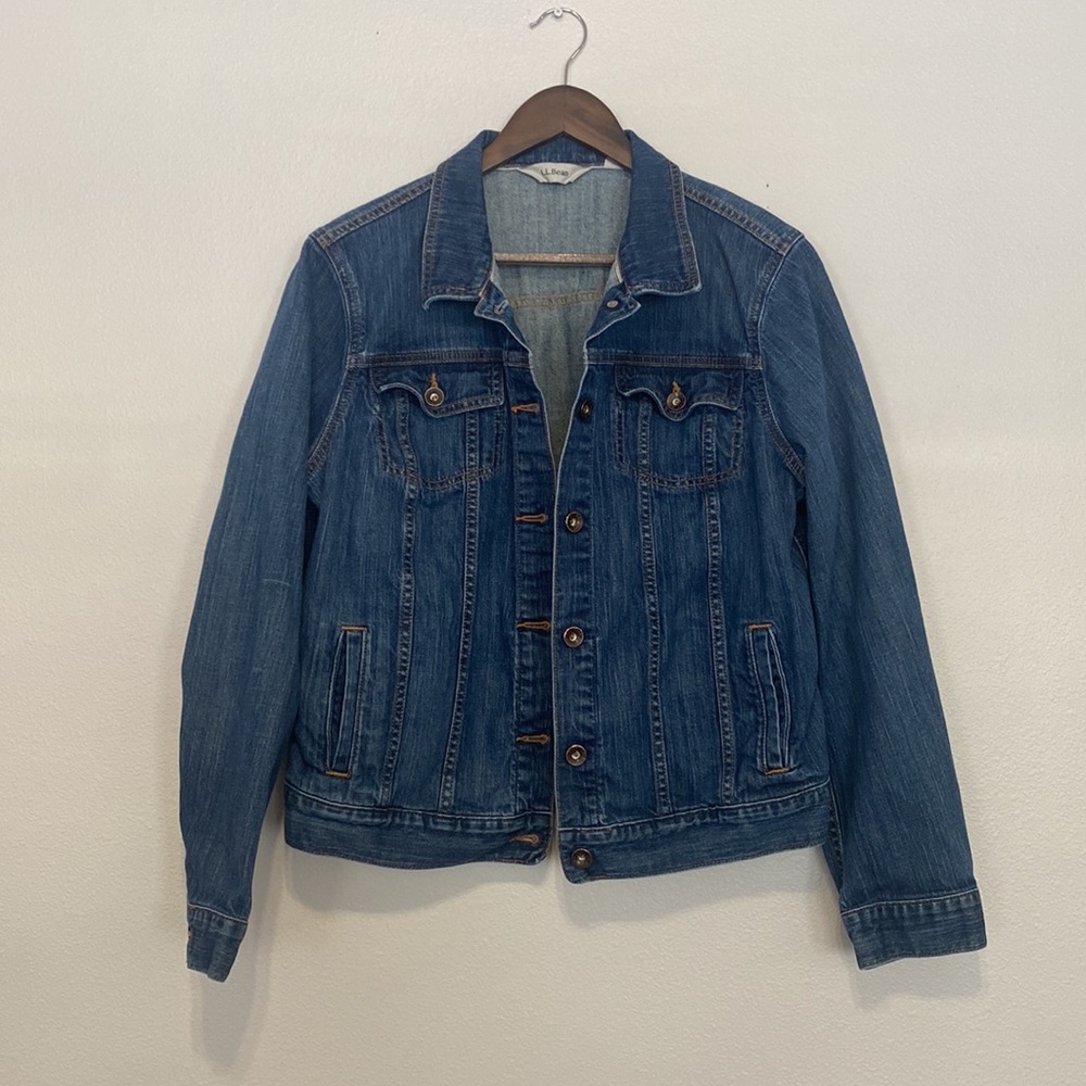 Denim Jacket 💙 - Picture 2 of 7